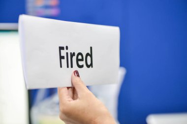 Elini tut Fired mektup