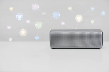 Cep telefonu mobil hoparlör ile bağlı