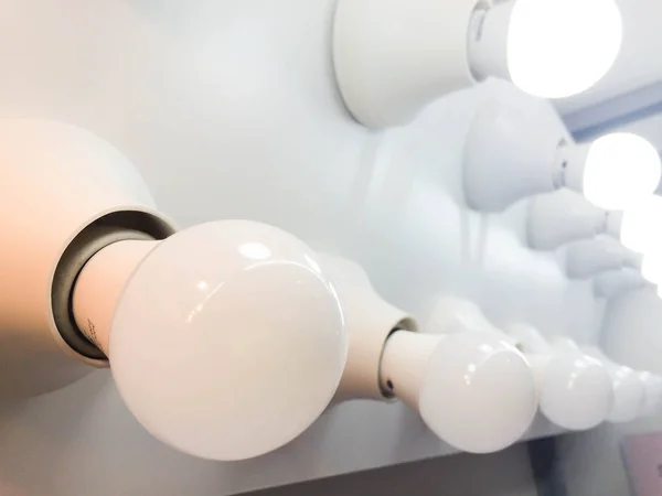 一些 Led 灯泡的照明和节能技术的新技术 — 图库照片
