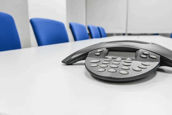 IP-Konferenztelefon im Konferenzraum — Stockfoto