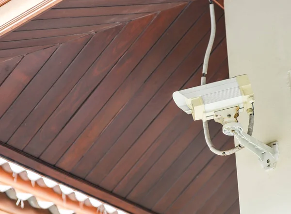 CCTV zainstalowany na bezpieczeństwo w domu — Zdjęcie stockowe