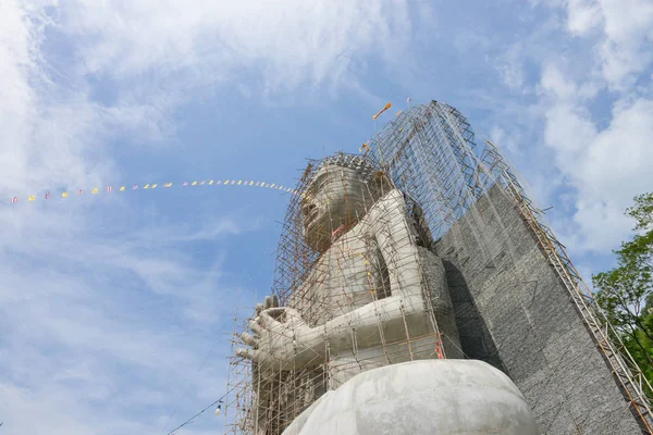 Giant Buddha statue is under construction — Stock Photo, Image
