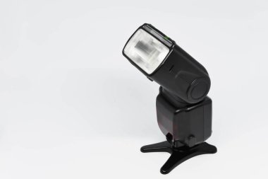 Beyaz arka plan üzerinde flaş kamera