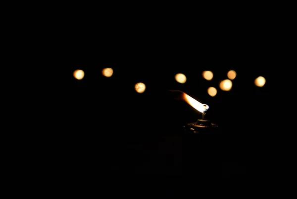 Lampe Mit Beleuchtung Und Bokeh Der Dunkelheit — Stockfoto
