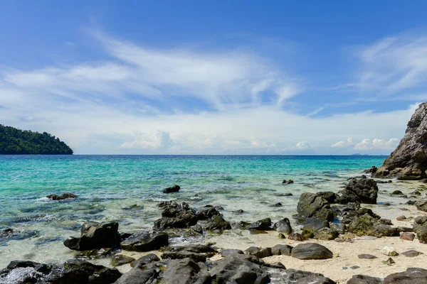 Кам Янистий Пляж Синє Море Острові Khai Острів Satun Таїланд — стокове фото