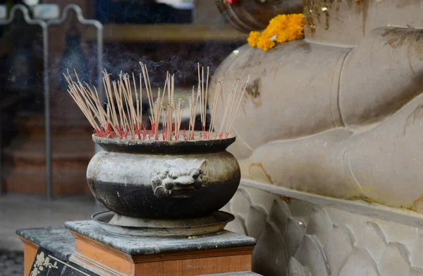 Brûleur Encens Fumée Encens Situés Dans Temple Bouddhiste — Photo
