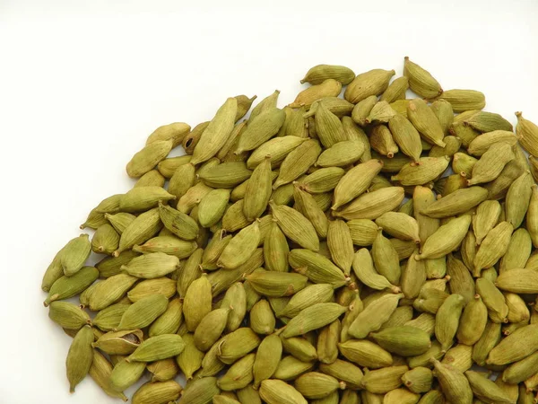 Cardamona, verde, especia india —  Fotos de Stock