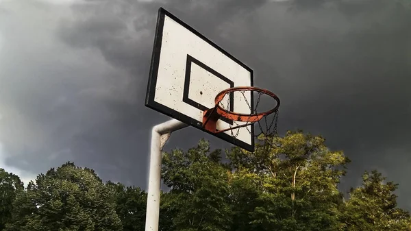 Basketball Ring With Stormy Sky — Stock Photo, Image