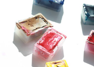 Yaratıcı Stüdyo 'da su rengi sanat sürecinin fotoğrafı