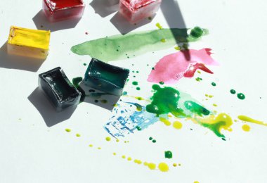 Yaratıcı Stüdyo 'da su rengi sanat sürecinin fotoğrafı