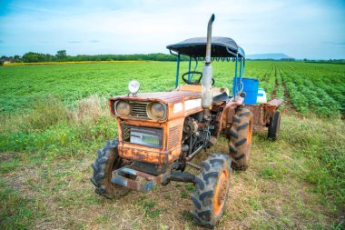 Küçük ölçekli traktör 