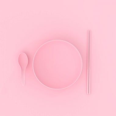 kaşık ile kase ve yemek çubukları pembe en az kavramı