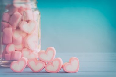 Pembe Kalp şekli hatmi aşk şarkısı ve Sevgililer backgr için