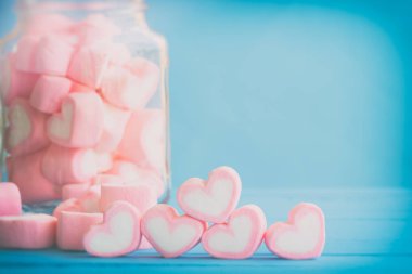 Pembe Kalp şekli hatmi aşk şarkısı ve Sevgililer backgr için