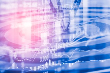 Dart tahtası ve borsa göstergesi grafik üzerinde hedef ok. Fin