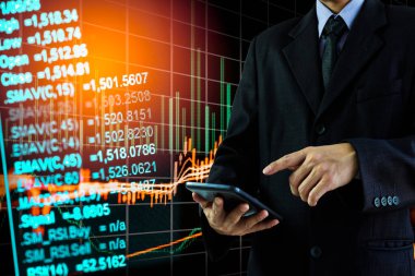 İş adamı dijital borsa finansal gösterge backgro üzerinde