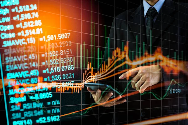 Obchodní muž na digitální akciového trhu finanční ukazatele backgro — Stock fotografie