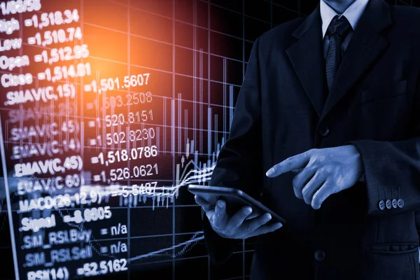 Geschäftsmann über digitale Börse Finanzindikator backgro — Stockfoto
