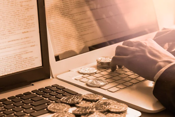 Modern Döviz ve bitcoin glob uygun ödeme şekli