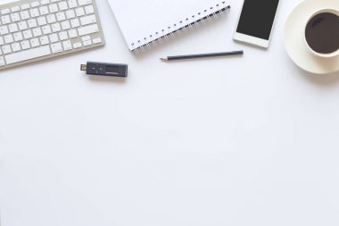Beyaz Resepsiyon Kırtasiye dizüstü bilgisayar, akıllı telefon ve diğer zekâ