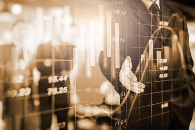 Çift pozlama işadamı ve borsa veya forex grafik takım elbise