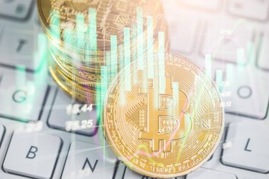 Modern bir takas yöntemi. Bitcoin küresel ekonomi piyasasında uygun bir ödemedir. Sanal dijital para birimi ve finansal yatırım ticaret kavramı. Altın bitcoin arka planına sahip soyut kripto para birimi.