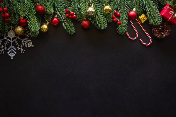 Vacanze sfondo biglietto di Natale con palla decorazione festiva , — Foto Stock