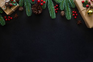 Noel kartı arkaplanı ve şenlikli süsleme balosu, 