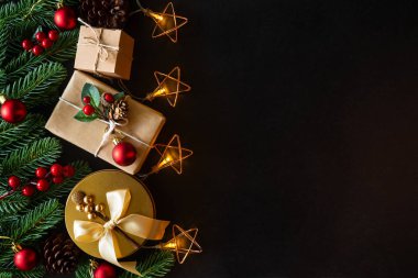 Noel kartı arkaplanı ve şenlikli süsleme balosu, 