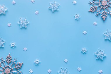 Noel kartı arkaplanı ve şenlikli süsleme balosu, 