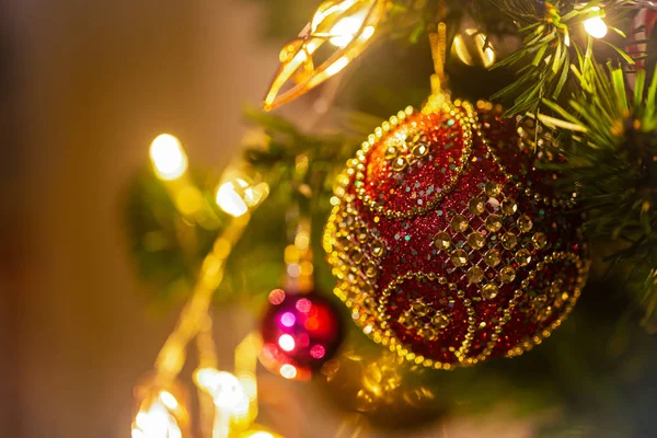 Χριστουγεννιάτικη κάρτα φόντο με εορταστική μπάλα διακόσμηση, — Φωτογραφία Αρχείου