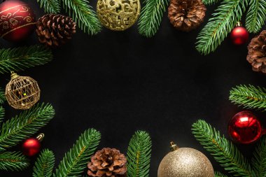 Noel kartı arkaplanı ve şenlikli süsleme balosu, 