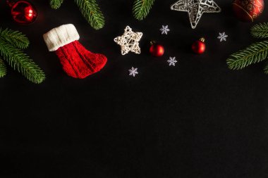 Noel kartı arkaplanı ve şenlikli süsleme balosu, 