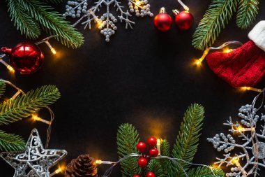 Noel kartı arkaplanı ve şenlikli süsleme balosu, 