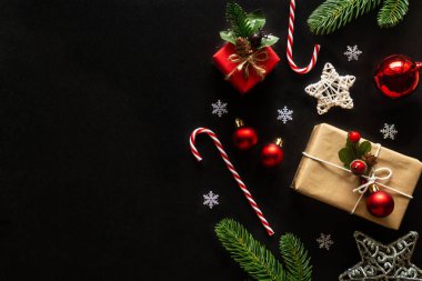 Noel kartı arkaplanı ve şenlikli süsleme balosu, 