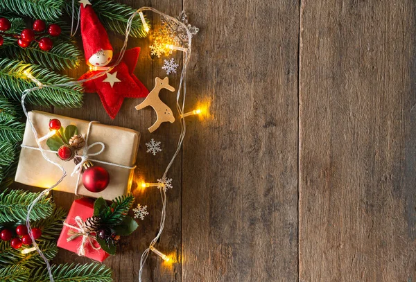 Vacanze sfondo biglietto di Natale con palla decorazione festiva , — Foto Stock