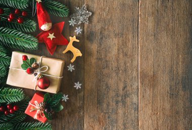 Noel kartı arkaplanı ve şenlikli süsleme balosu, 