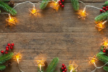 Noel kartı arkaplanı ve şenlikli süsleme balosu, 