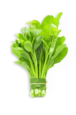 Taze organik yeşil choy sum veya dikey kesme yolu ile beyaz izole edilmiş arka plan üzerindeki bok choy. Choy sum, Asya 'da çok sevilen bir sebzedir. Çok tatlı, lezzetli ve sulu yemekler yapar..