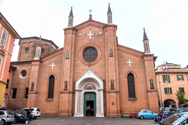 Bologna, 23 oktober 2016: San Martino kerk in Bologna — Stockfoto