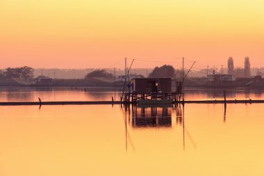 Valli di Comacchio gün batımı Ferrara Emilia Romagna İtalya