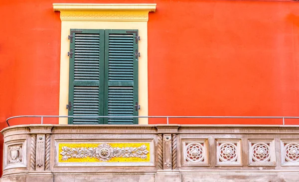 Decorado balcón fondo rojo — Foto de Stock