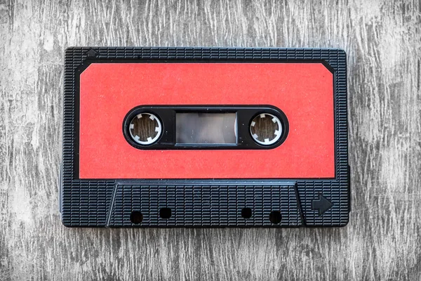 红色的音频磁带木背景复古 — 图库照片