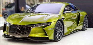 Yeşil spor araba Ds E-gergin Fransız modeli