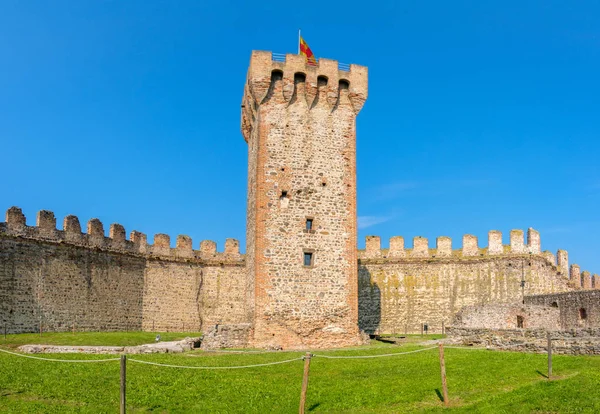 Één toren kasteel ruïne in Este, Padua provincie, regio Veneto — Stockfoto