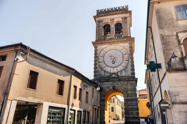 Torre del reloj Este Padua llamada Torre Civica della Porta Vecchia —  Fotos de Stock