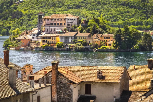 Italia lago pintura como, Isla de San Giulio en el lago de Orta Novara — Foto de Stock