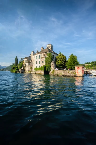 Isla San Giulio en Orta lago Novara provincia Piamonte región italia — Foto de Stock