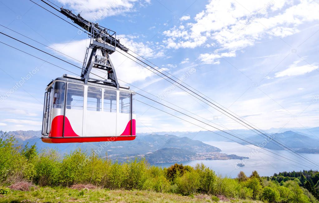 cableway downhill closeup cable car