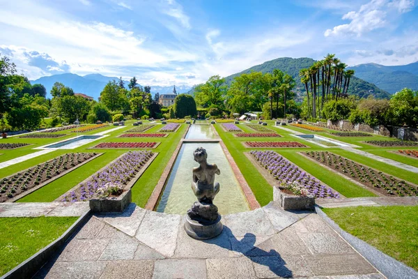 Ejemplo famosos jardines italianos - Jardín botánico Villa Taranto - Pallanza - Lago Maggiore - piedmont - Italia —  Fotos de Stock